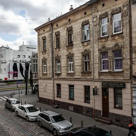 Romantic Apartments-near Opera House 5/8 *