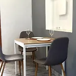Appartement Romantic Apartments-near Opera House 5/8 *