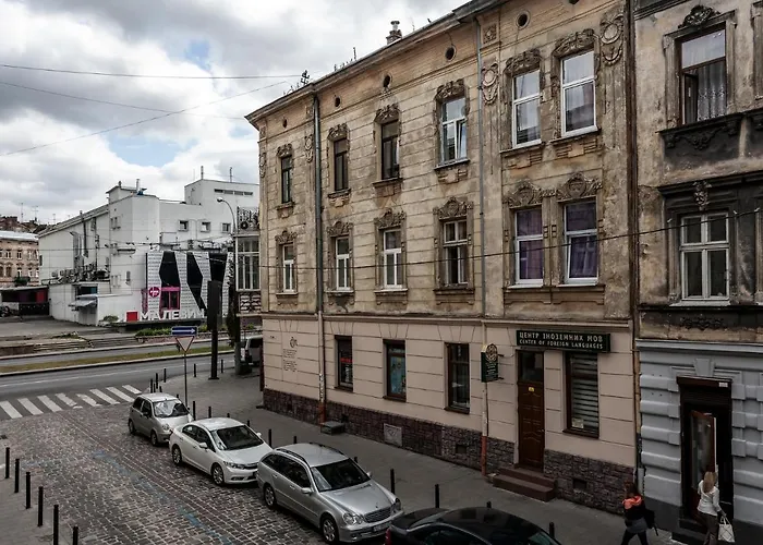 Romantic Apartments-near Opera House 5/8 *