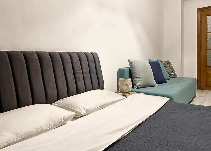 Romantic Apartments-near Opera House 5/8 شقة *