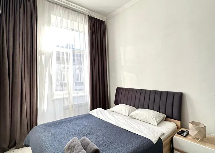 Romantic Apartments-near Opera House 5/8 شقة إلفيف